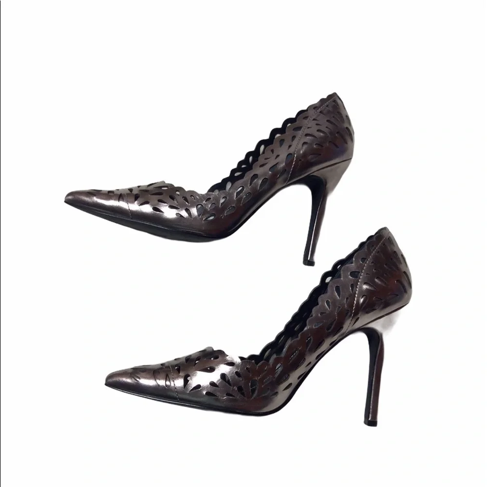 CHARLES BY CHARLES DAVID SCALLOPED LASER CUT PUMPS - Picture 2 of 5